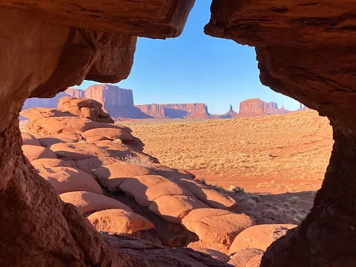 Monument Valley - (Navajo Nation, Southwestern USA) - by Kyra