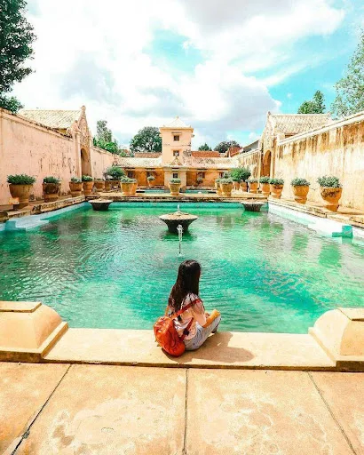 Taman Sari, A Royal Water Castle, Isabella